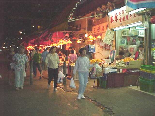 171099-market_at_night_in_Chai_Wan.JPG (33992 bytes)