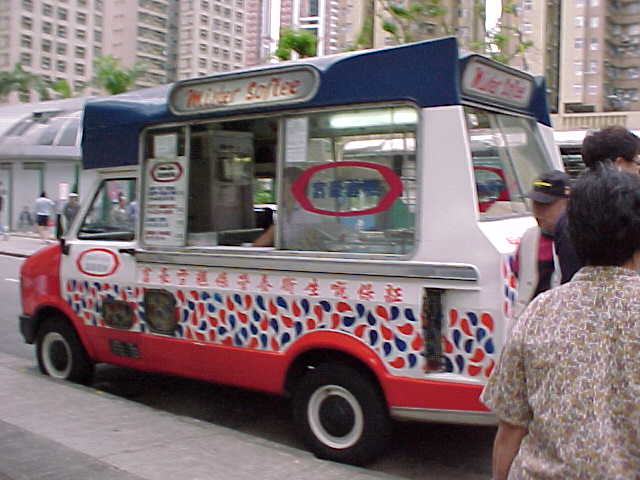 181099-This_is_the_mobile_ven_selling_soft_ice_cream.JPG (43442 bytes)